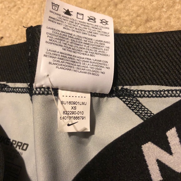 NWT Nike Pro Dri-FIT Hypercool Reflect Capris - Picture 6 of 9